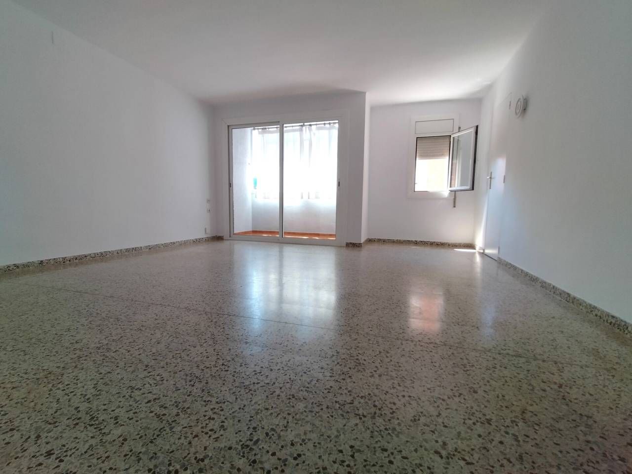 Sala d'estar de Pis en venda en Terrassa amb Calefacció i Balcó