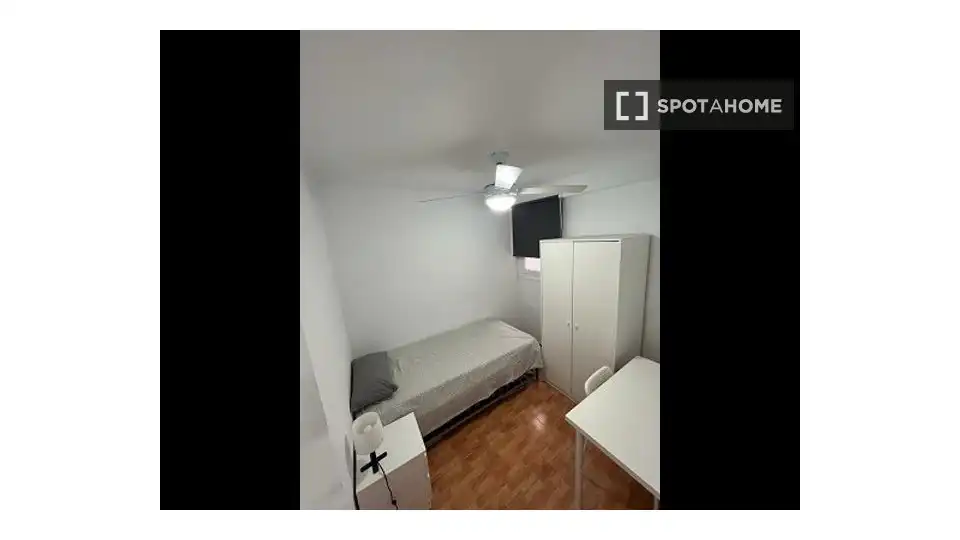 Habitación de Piso de alquiler en Valencia con Aire acondicionado, Calefacción y Amueblado