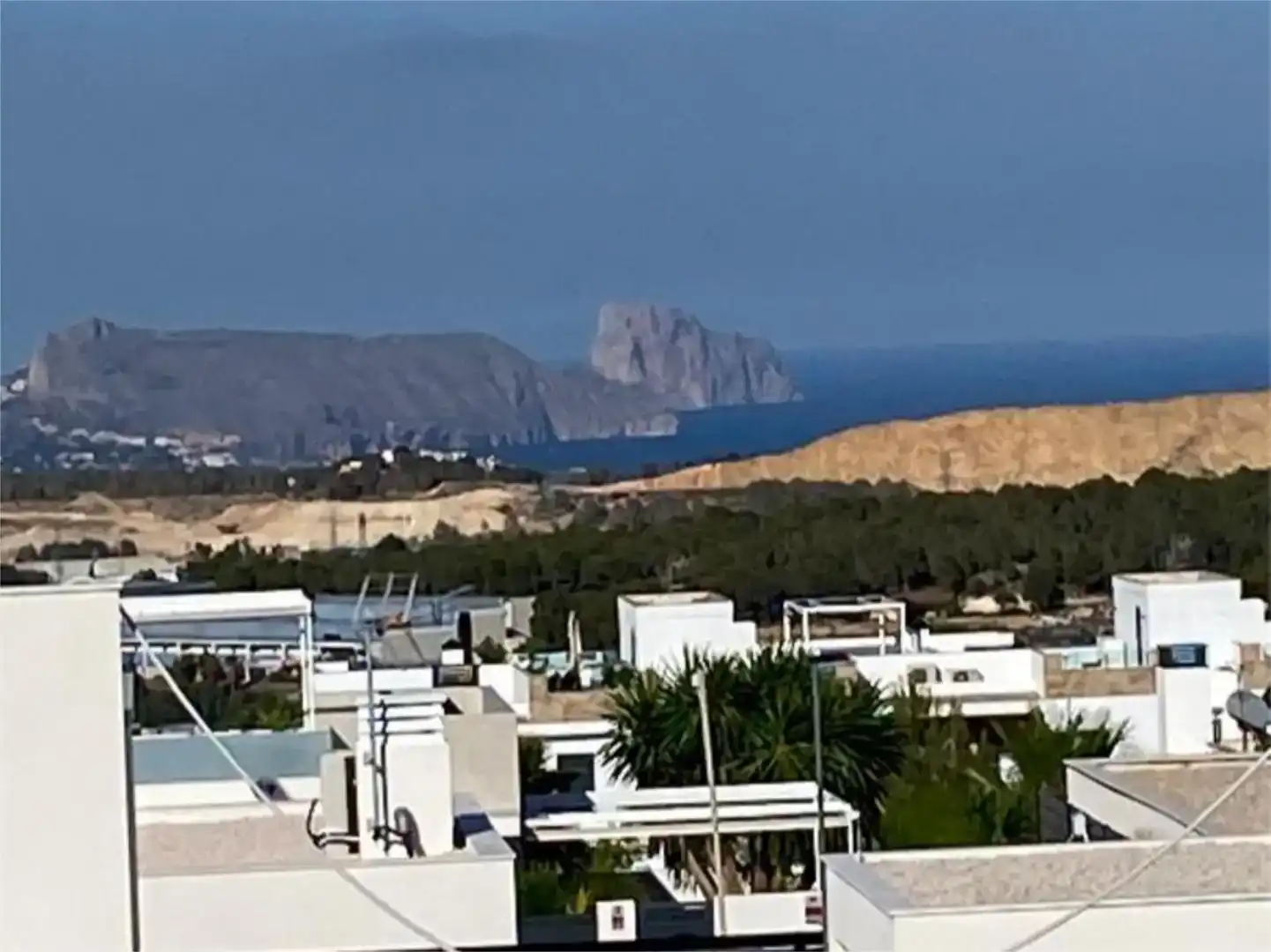 Vista exterior de Casa o xalet en venda en La Nucia amb Aire condicionat, Piscina i Balcó
