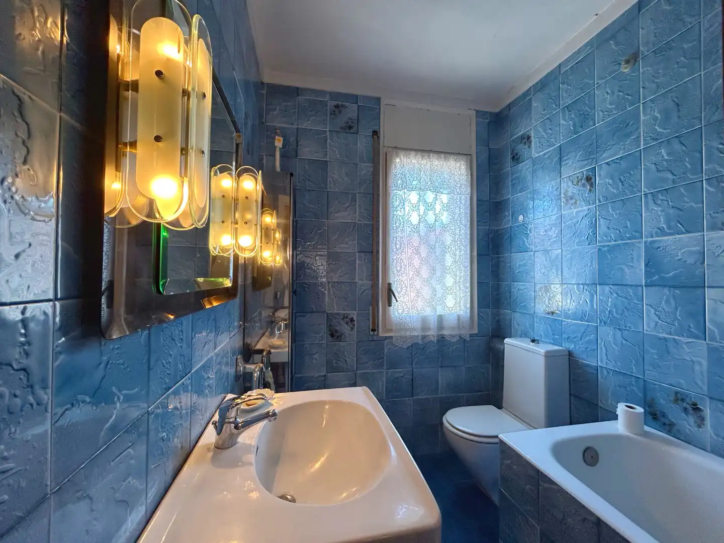Badezimmer von Einfamilien-Reihenhaus zum Verkauf in Vic mit Heizung, Terrasse und Abstellraum