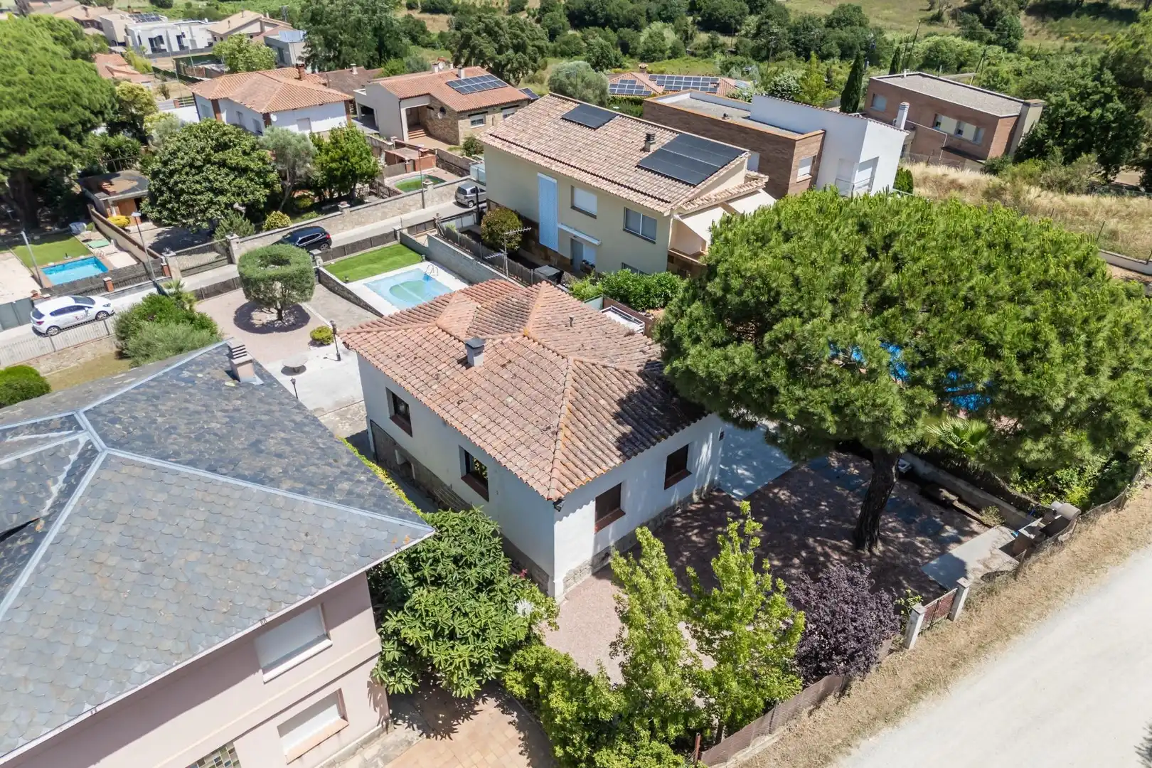Vista exterior de Casa o xalet en venda en Montornès del Vallès amb Calefacció, Jardí privat i Piscina