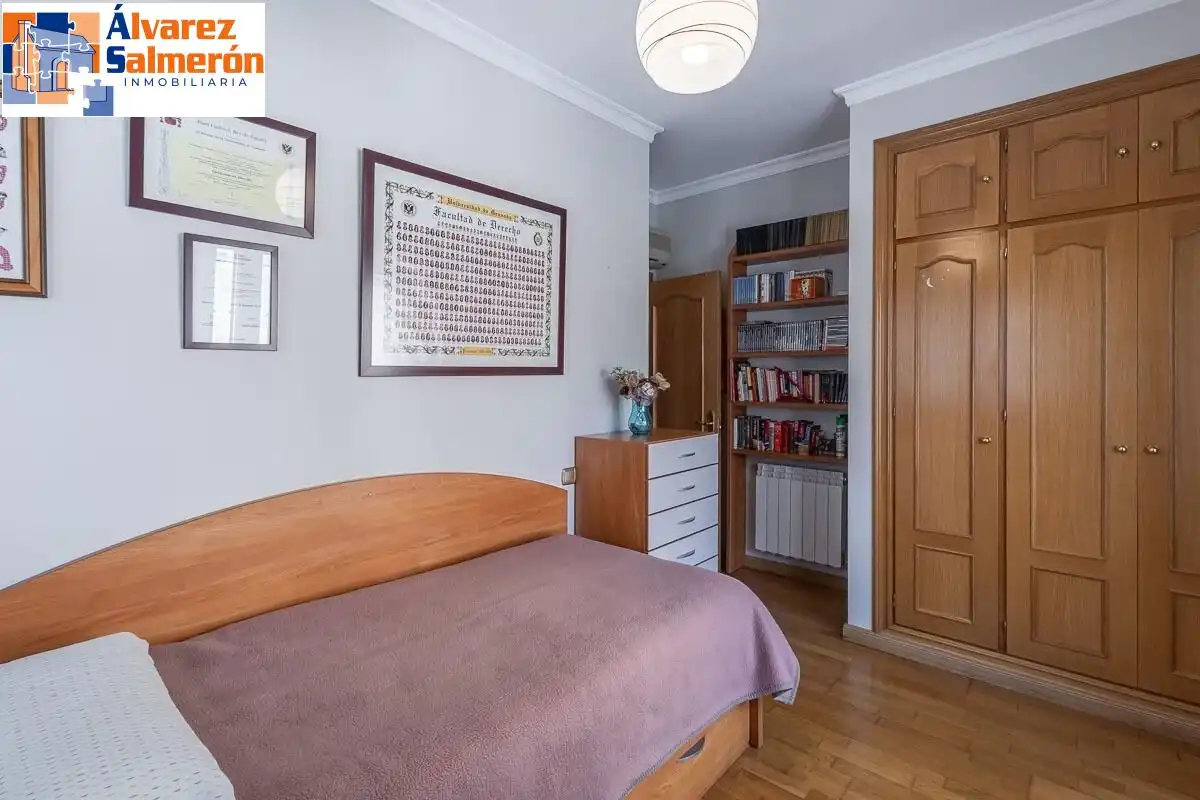 Schlafzimmer von Einfamilien-Reihenhaus zum Verkauf in Granada mit Privatgarten, Terrasse und Schwimmbad