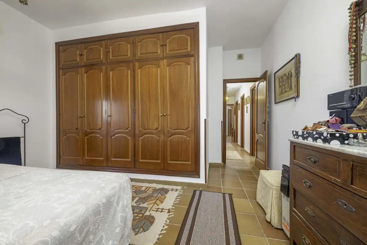 Dormitori de Casa o xalet en venda en Bollullos de la Mitación amb Aire condicionat, Calefacció i Jardí privat