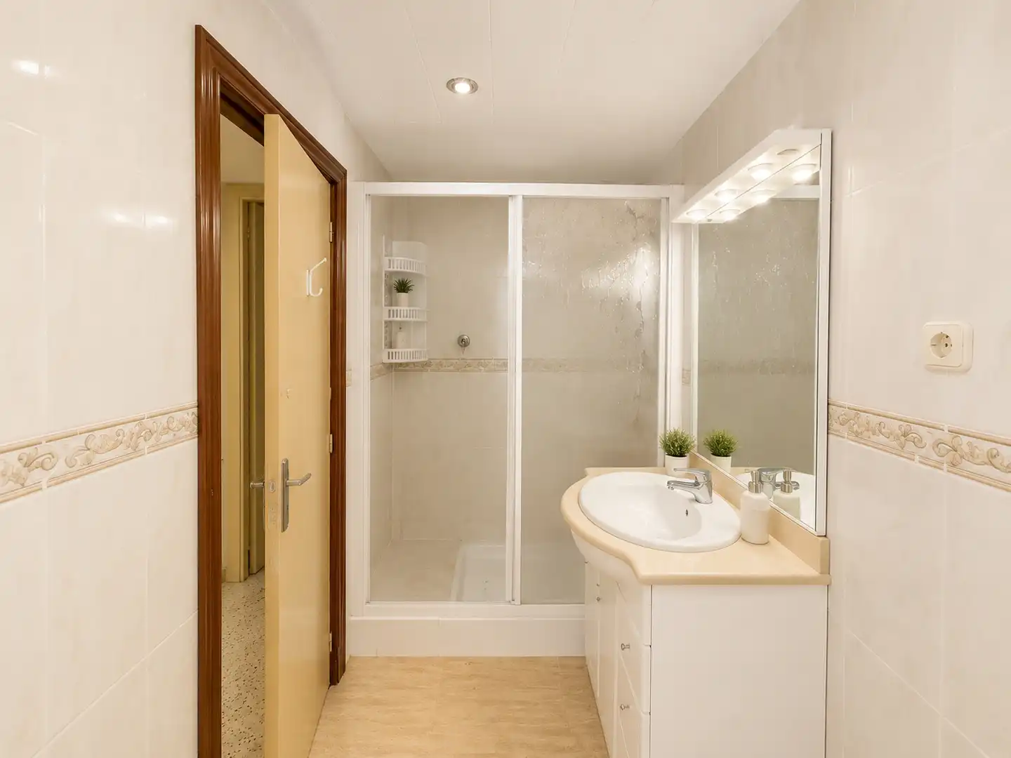 Badezimmer von Wohnung zum Verkauf in Santa Coloma de Gramenet mit Klimaanlage, Heizung und Balkon