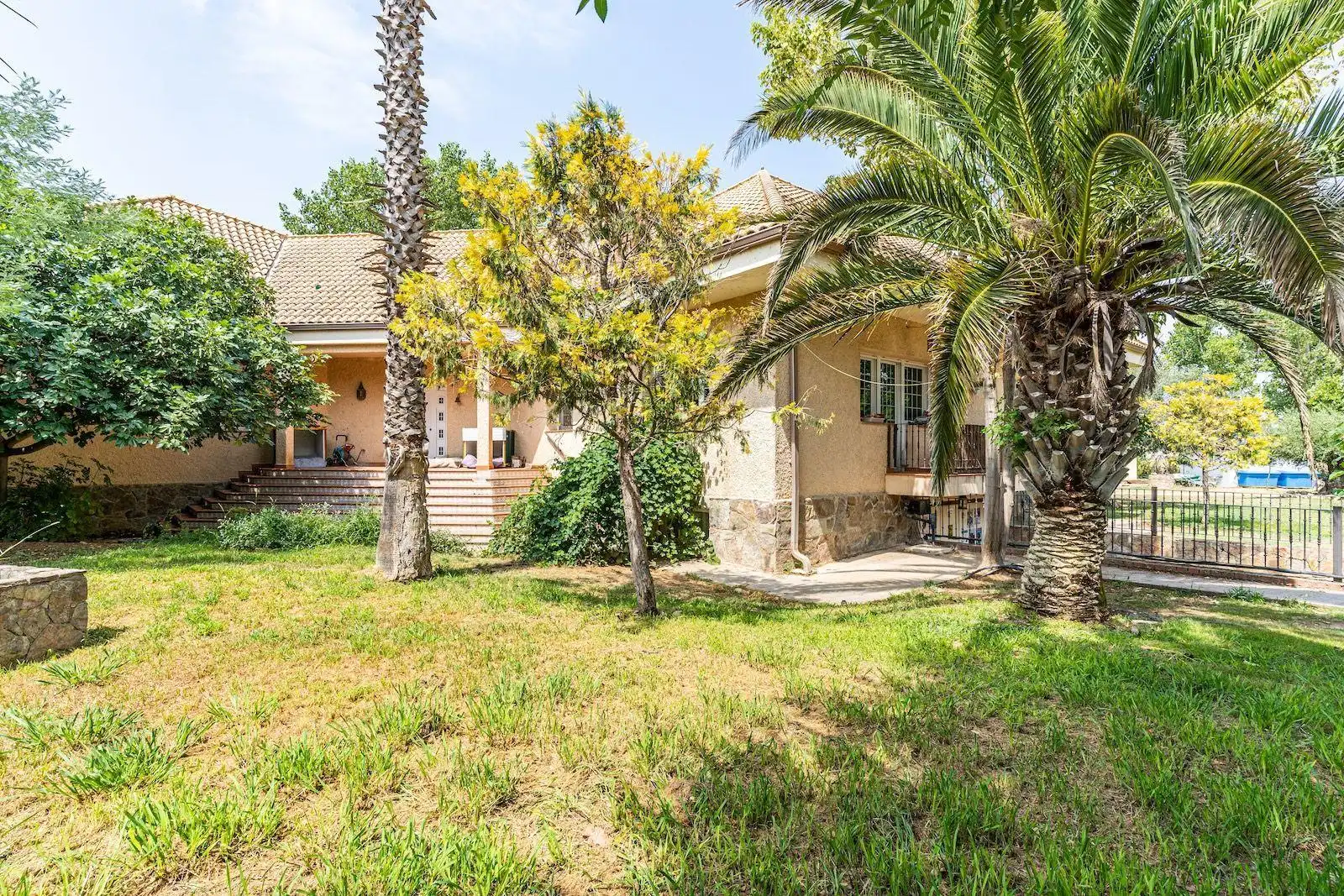 Vista exterior de Casa o chalet en venta en Fuente El Saz de Jarama con Aire acondicionado, Calefacción y Piscina