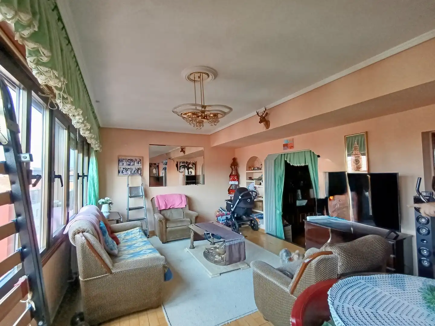 Wohnzimmer von Dachboden zum Verkauf in Getxo  mit Heizung, Terrasse und Ofen