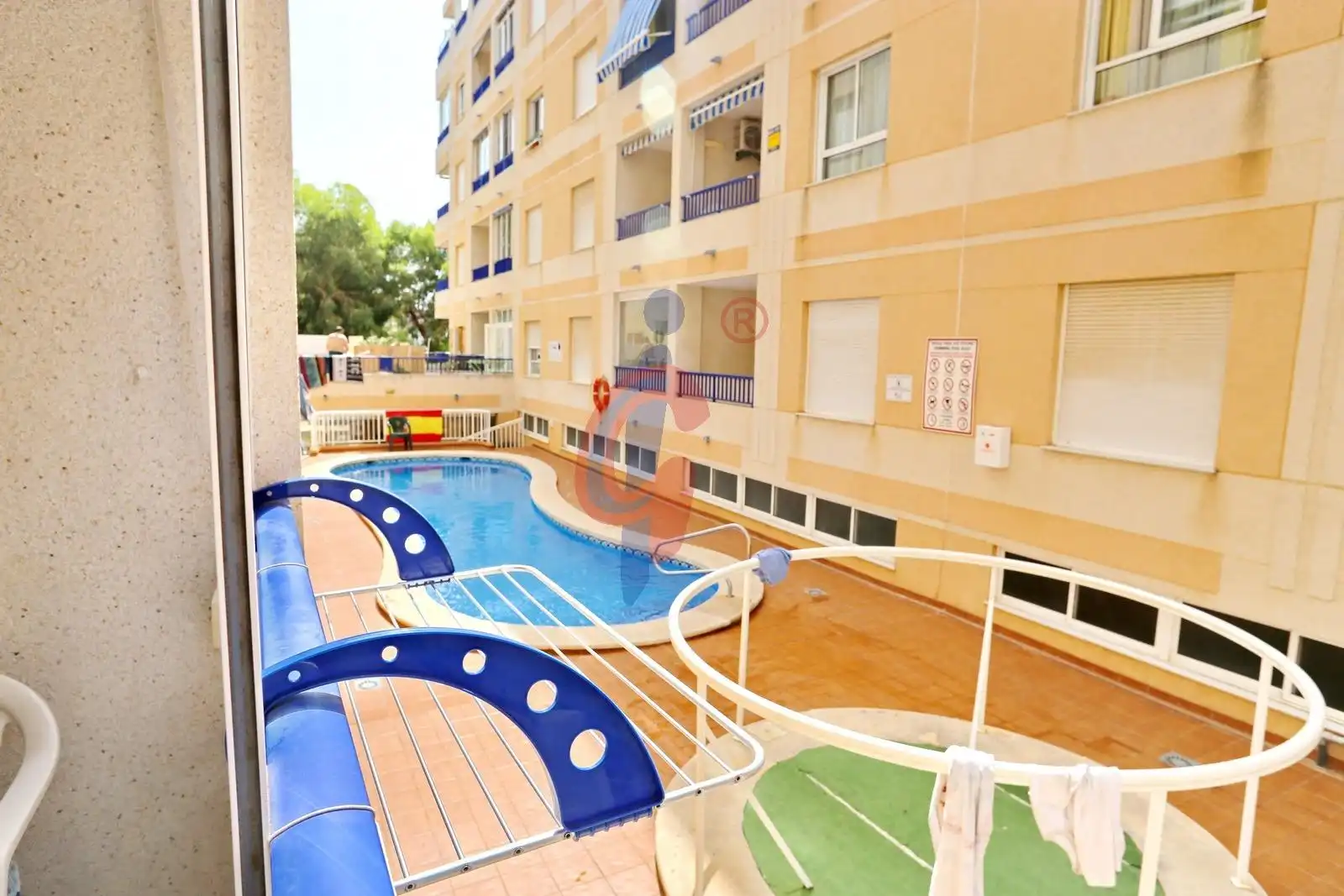 Piscina de Apartamento en venta en Guardamar del Segura con Terraza, Amueblado y Piscina comunitaria