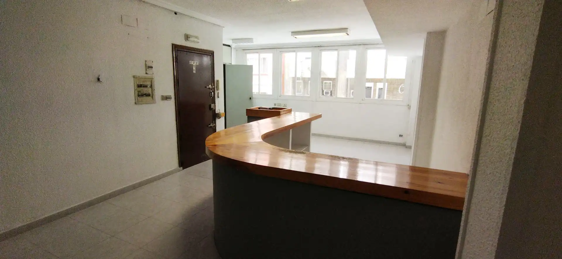 Office space with lift for sale in Avenida Granada 13