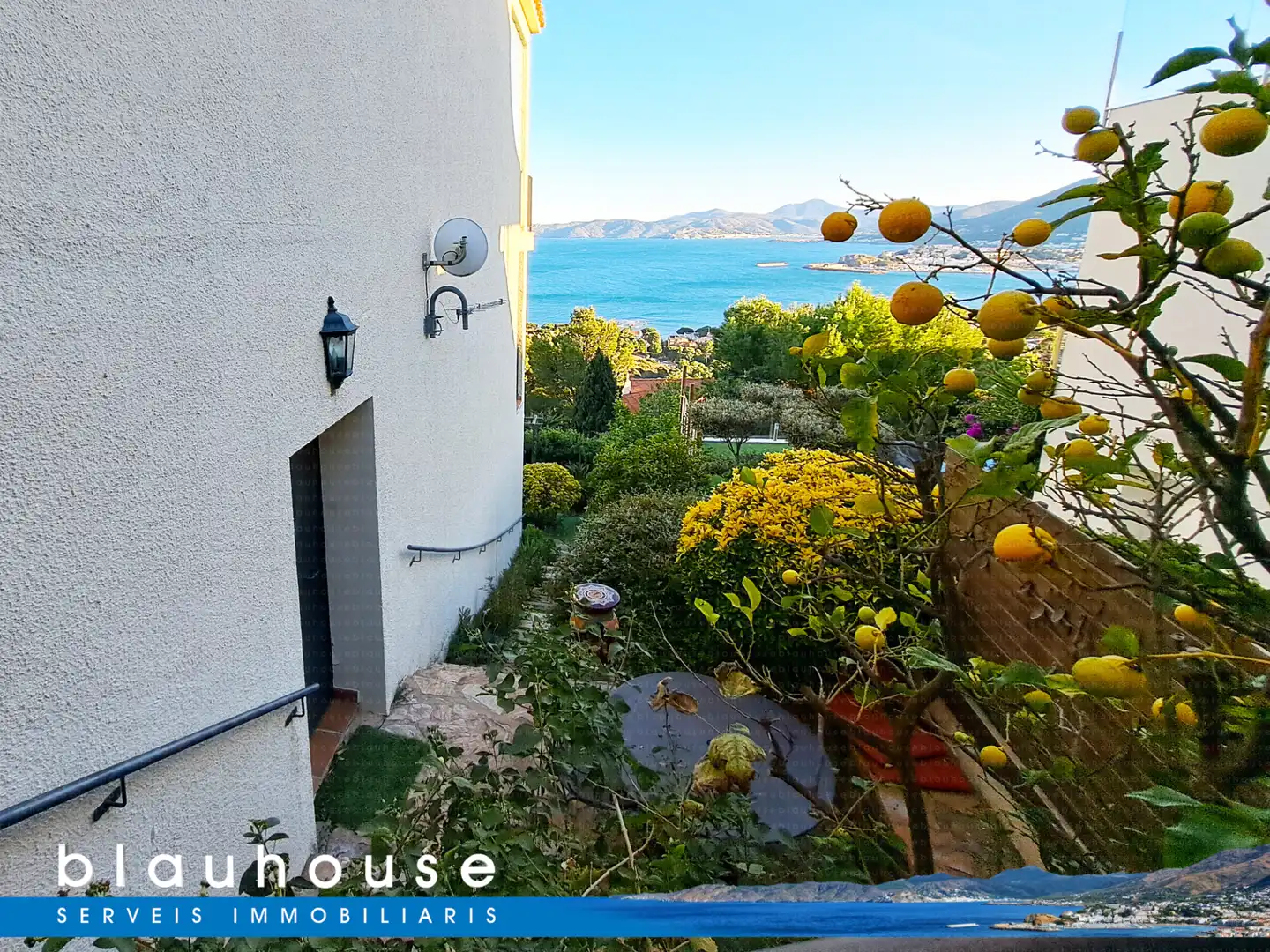 Vista exterior de Casa o xalet en venda en Llançà amb Aire condicionat, Calefacció i Jardí privat
