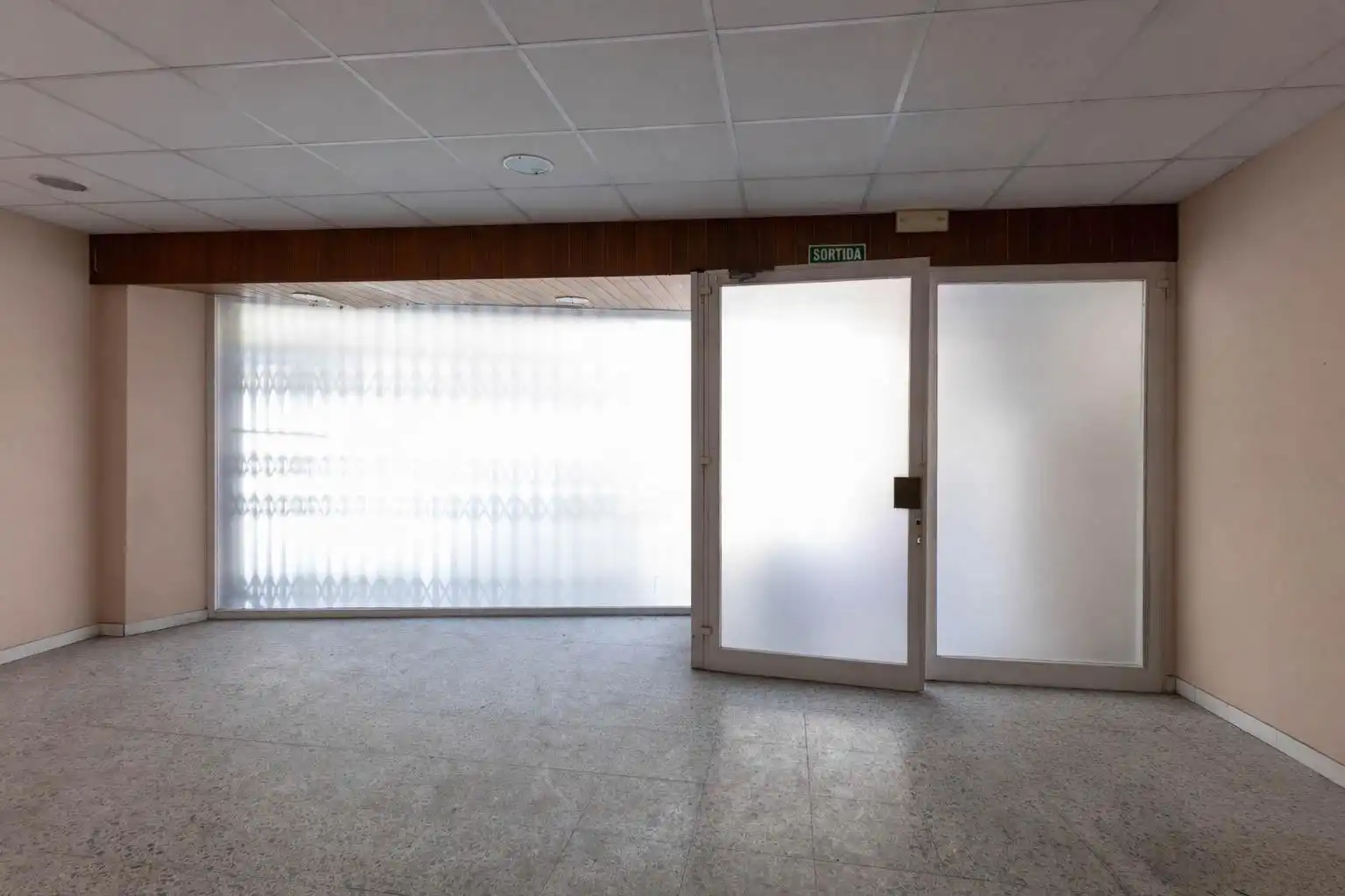 Business premises for sale in Carrer de Faraday, imagen 2
