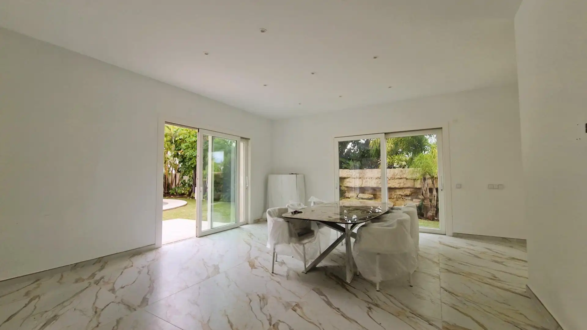 Dining room of Houses for sale in Marbella  with Air Conditioner, Private garden and Terrace
