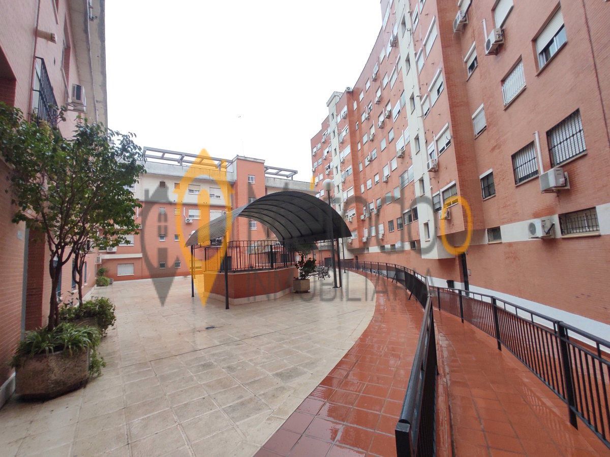 Vista exterior de Pis en venda en  Sevilla Capital amb Aire condicionat i Terrassa