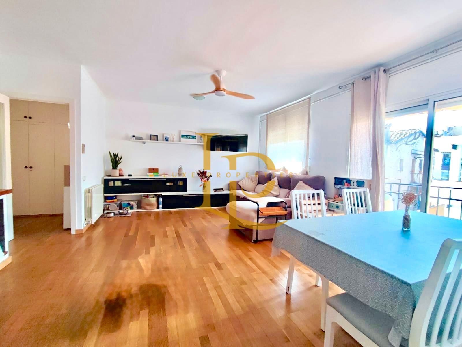 Sala d'estar de Pis en venda en Sant Cugat del Vallès amb Aire condicionat, Calefacció i Parquet