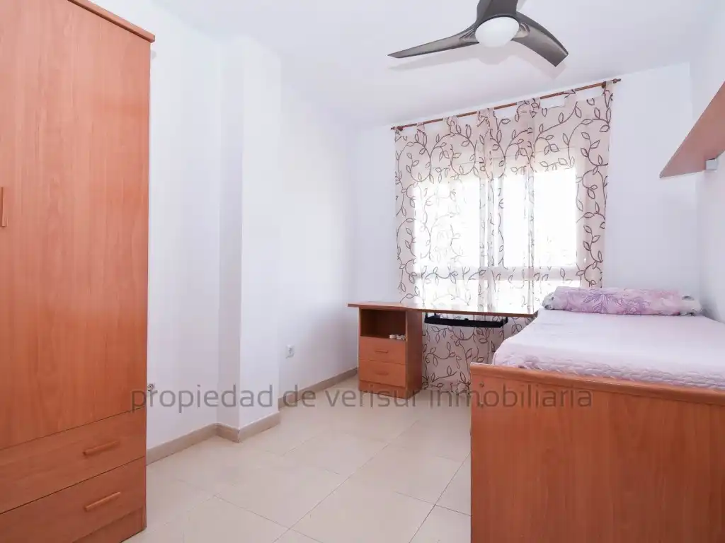 Dormitori de Apartament de lloguer en Águilas amb Terrassa, Piscina i Moblat