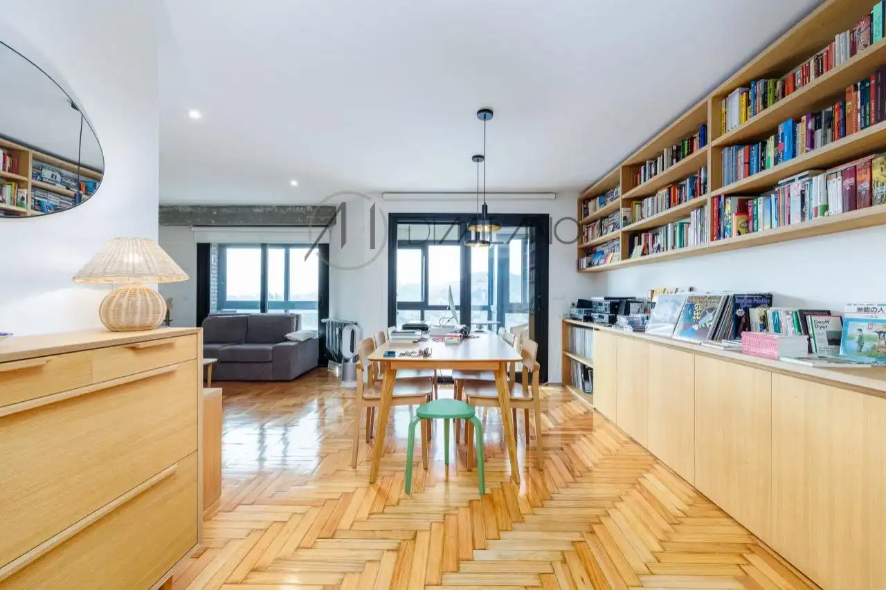 Sala d'estar de Pis en venda en Vigo  amb Calefacció, Parquet i Terrassa