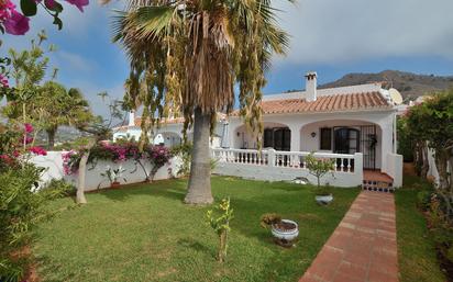 Jardí de Casa o xalet en venda en Nerja amb Aire condicionat i Terrassa