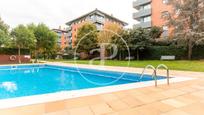 Swimming pool of Flat to rent in Sant Cugat del Vallès  with Air Conditioner, Heating and Furnished