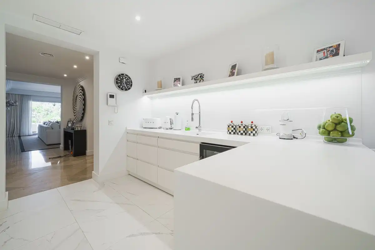 Apartament amb piscina en venda a Nueva Andalucía, imagen 7