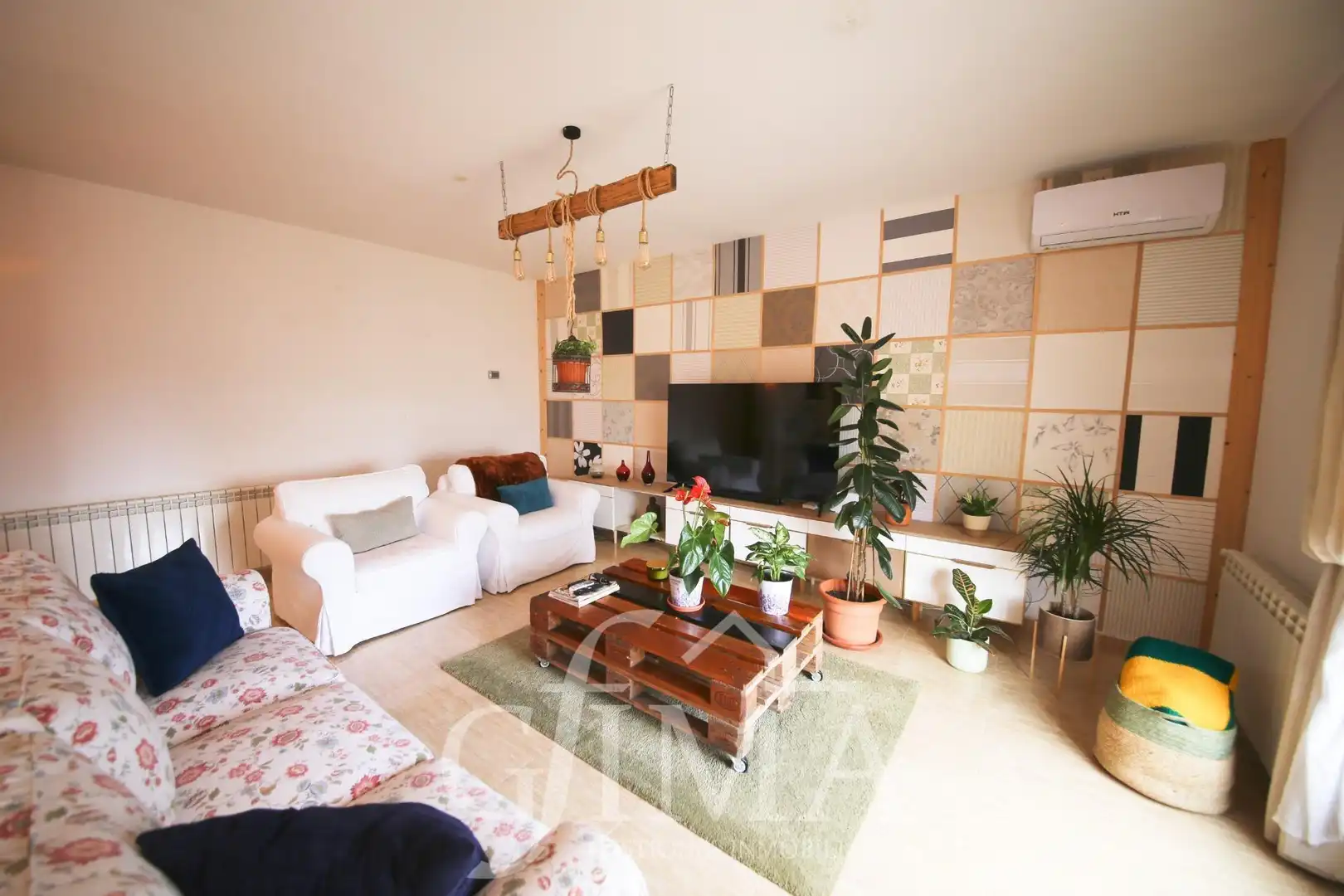 Sala d'estar de Dúplex en venda en Tomelloso amb Aire condicionat, Calefacció i Terrassa