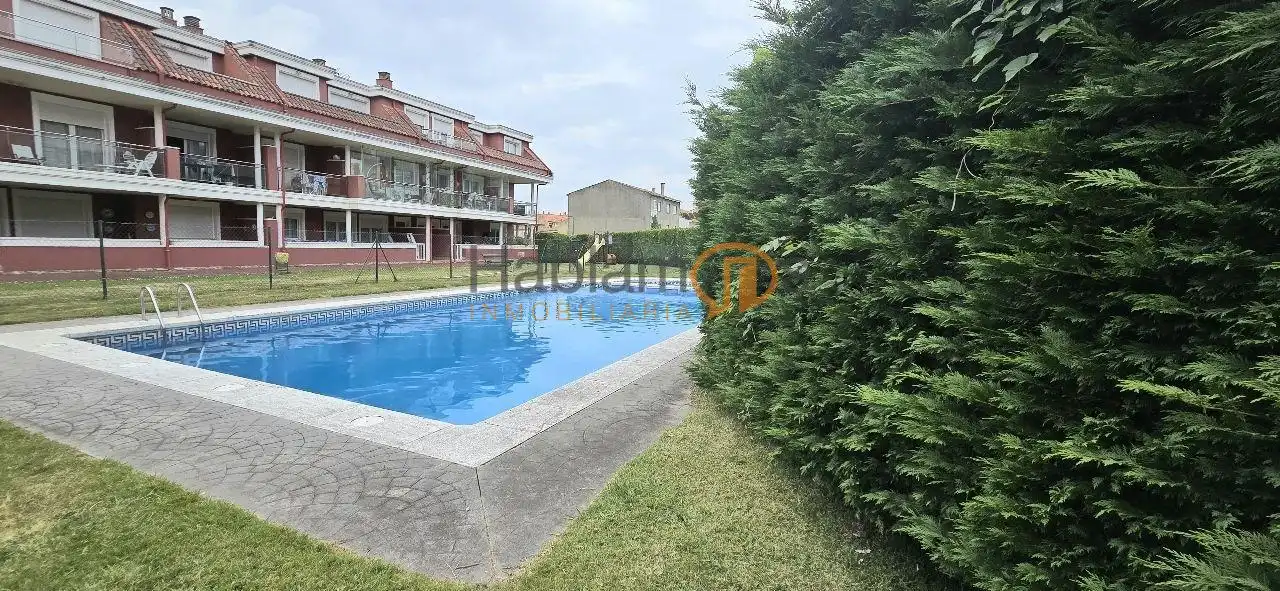 Piscina de Piso en venta en Vilagarcía de Arousa con Calefacción, Terraza y Trastero