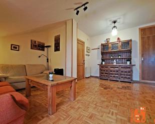 Sala d'estar de Pis en venda en Real Sitio de San Ildefonso amb Calefacció i Moblat