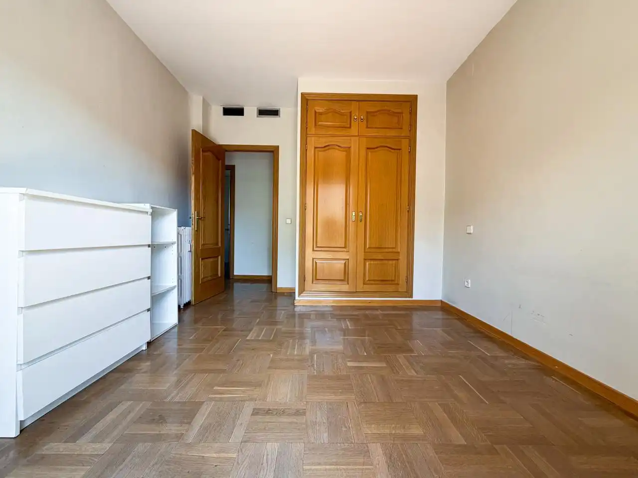 Habitación de Piso en venta en Madrid con Calefacción, Parquet y Terraza