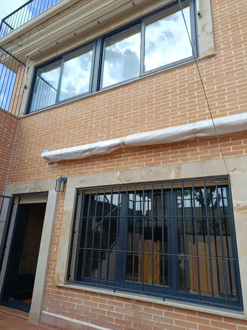 Vista exterior de Casa o chalet en venta en Carbajosa de la Sagrada