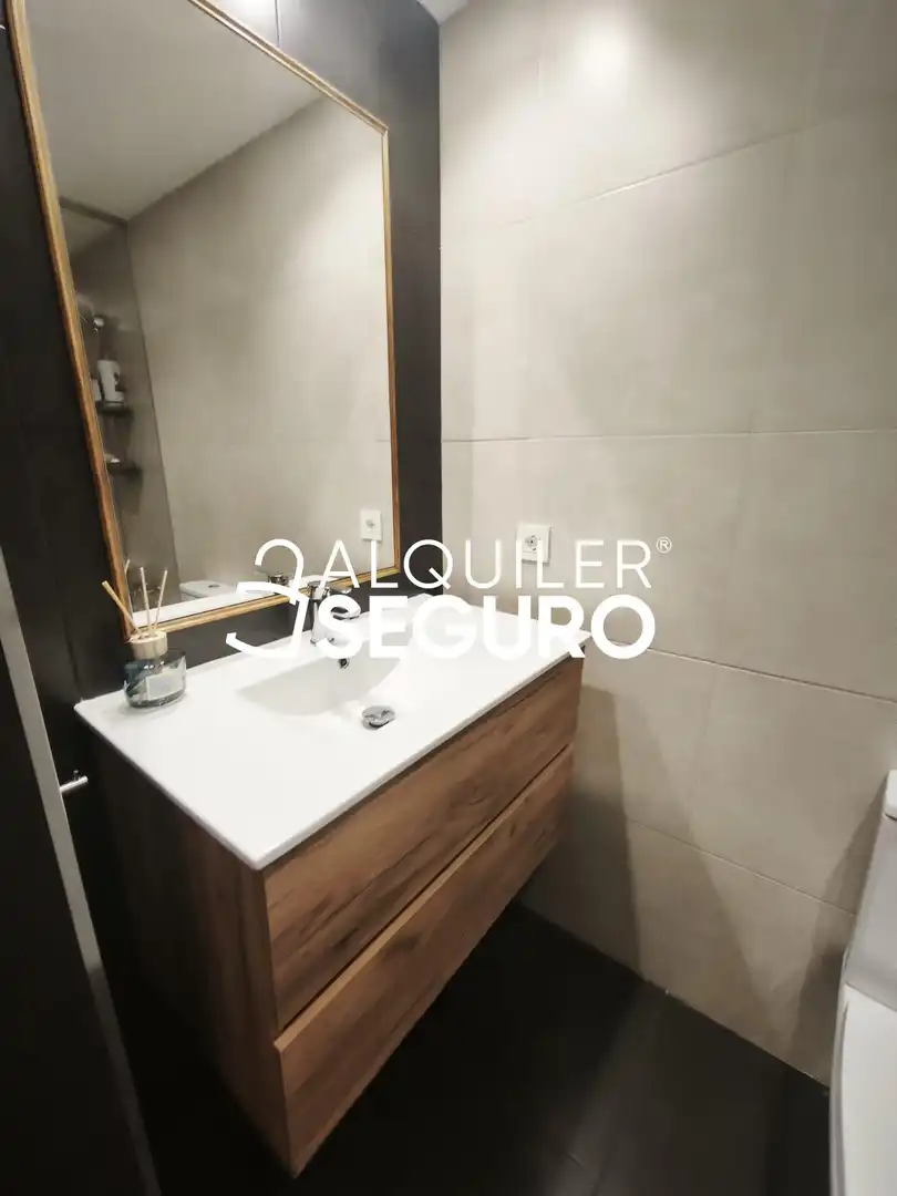 Bathroom of Flat for rent in Zaragoza  with Air Conditioner, Heating and Terrace
