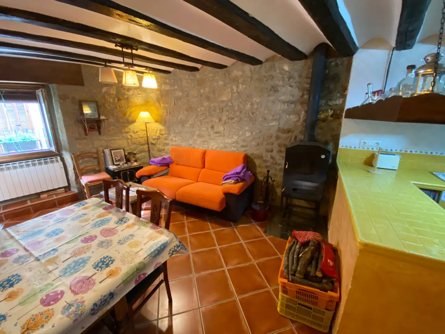 Sala d'estar de Dúplex en venda en Uncastillo amb Calefacció, Moblat i Microones