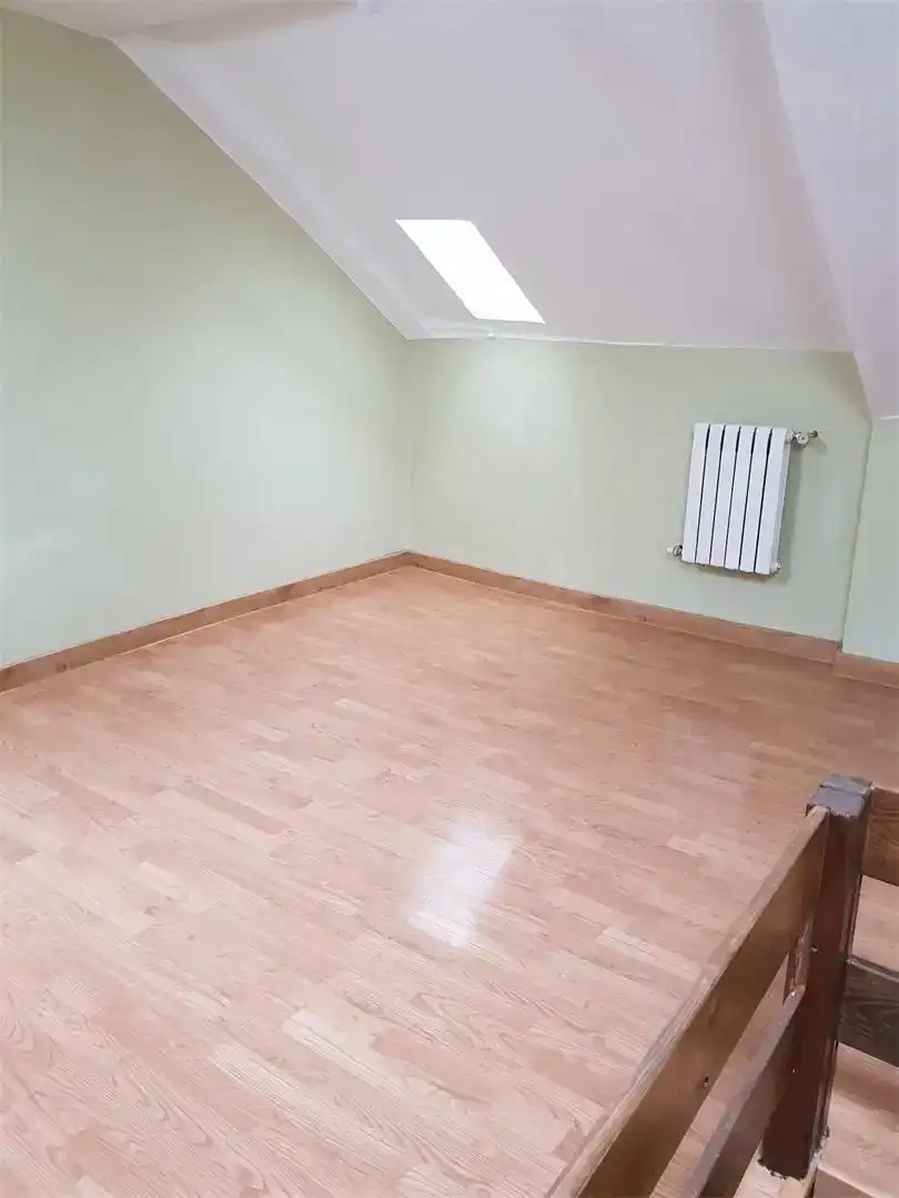 Casa adosada en venda en Bembibre amb Parquet