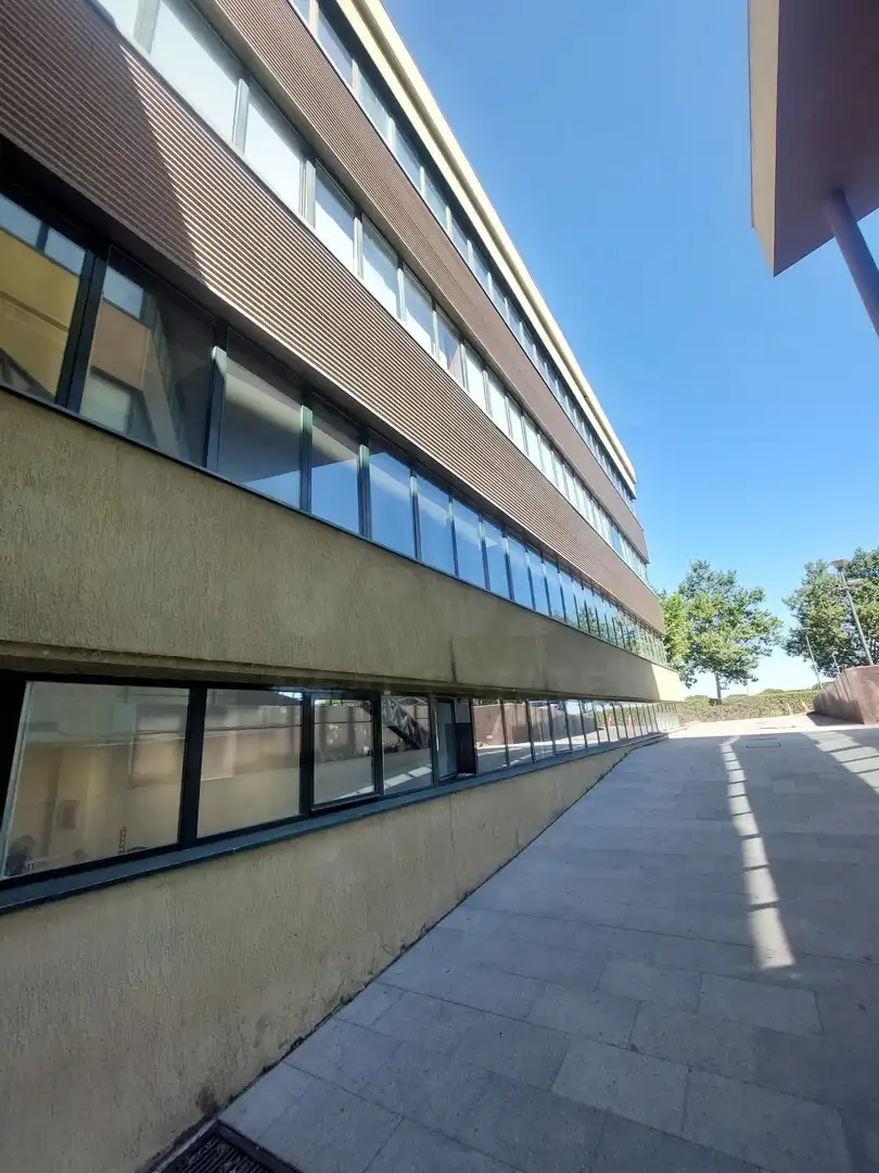 Vista exterior de Local en venta en Las Rozas de Madrid