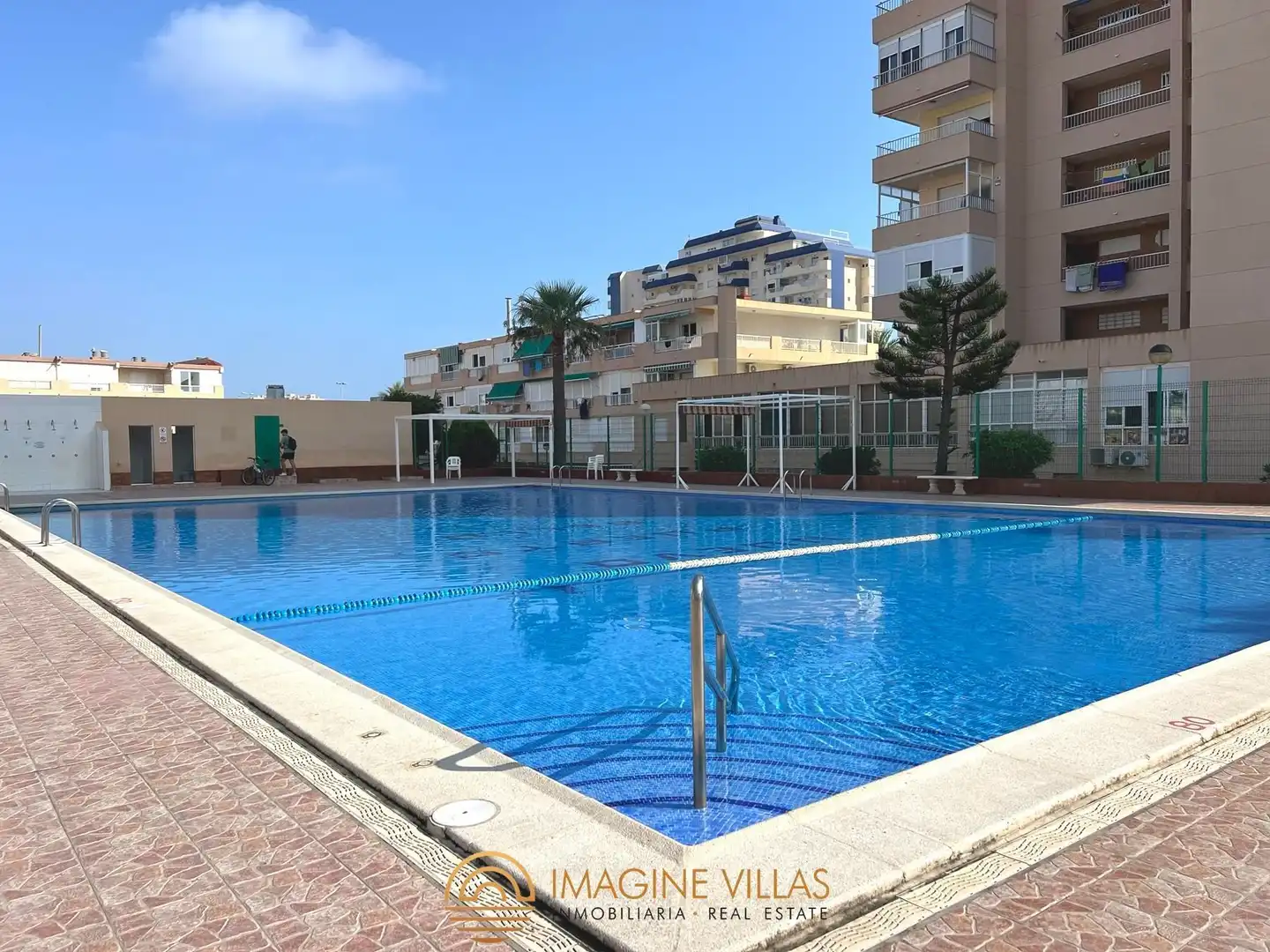 Piscina de Àtic en venda en La Manga del Mar Menor amb Terrassa, Traster i Piscina comunitària