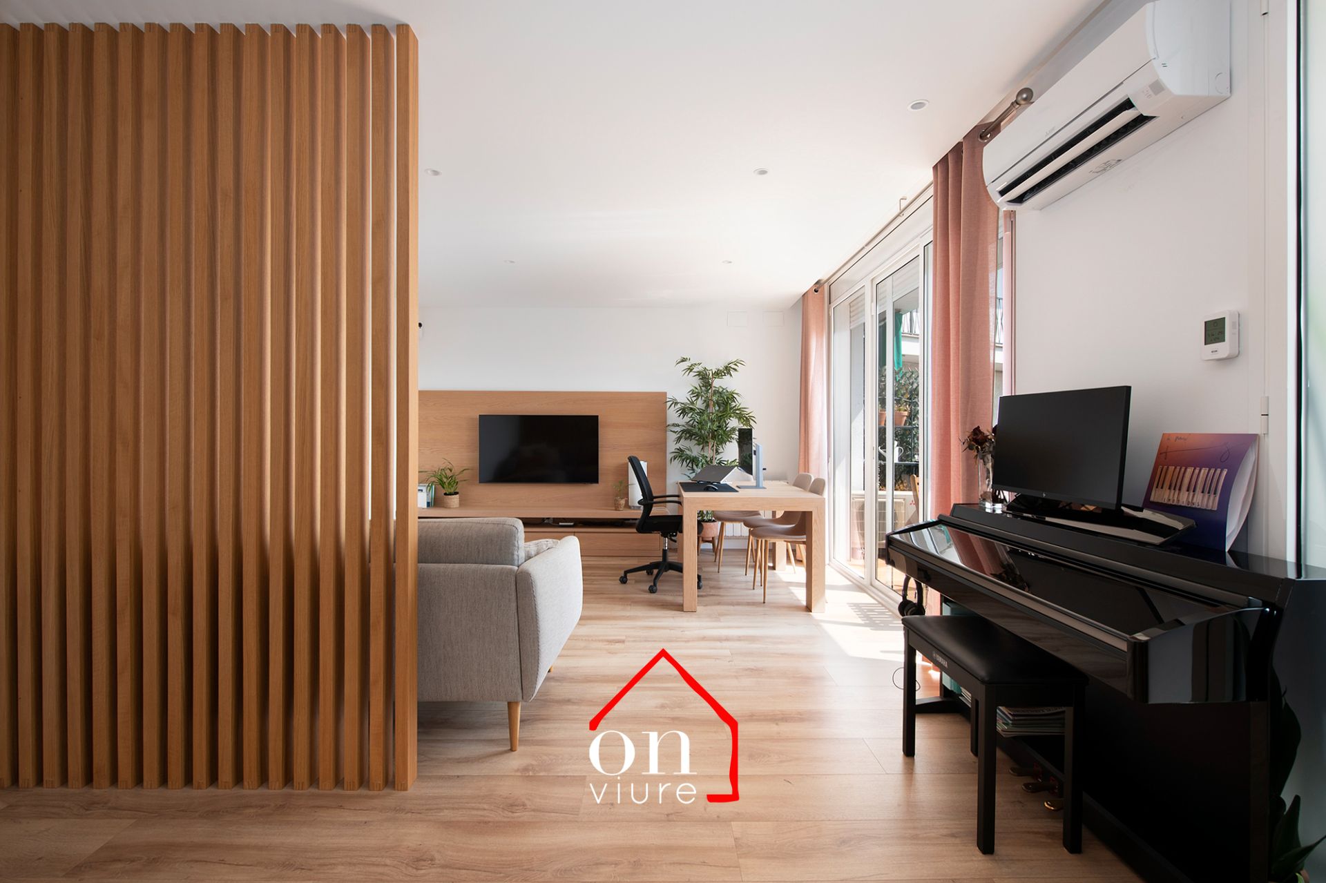 Sala d'estar de Àtic de lloguer en Sant Cugat del Vallès amb Calefacció, Terrassa i Moblat