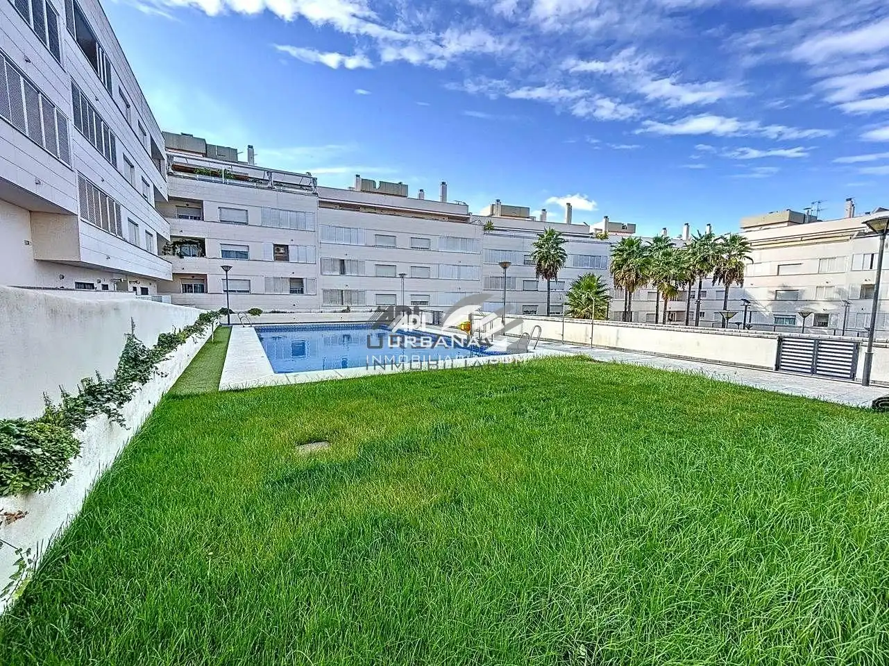 Piscina de Piso en venta en Lucena