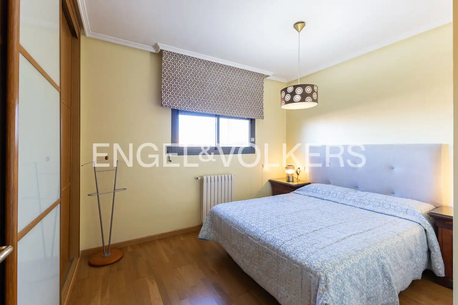 Schlafzimmer von Dachboden zur Miete in Valencia mit Klimaanlage, Heizung und Parkett