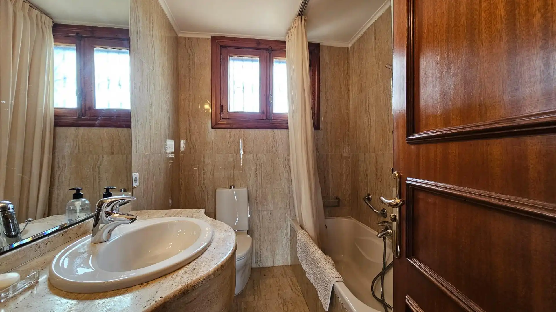 Baño de Piso en venta en  Palma de Mallorca con Aire acondicionado, Calefacción y Terraza