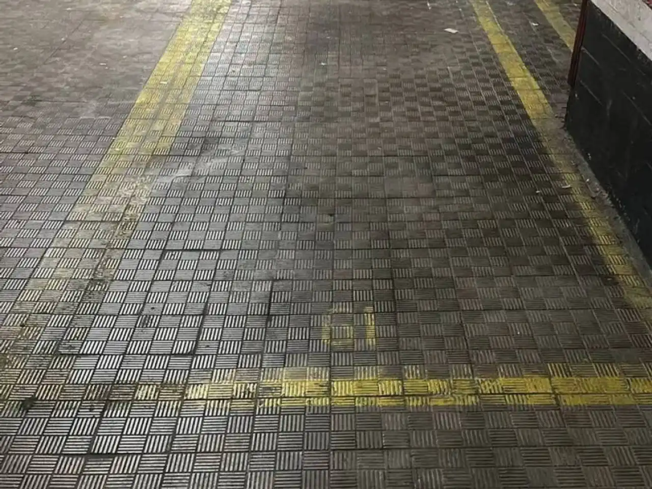 Aparcament de Garatge en venda en Madrid amb Alarma