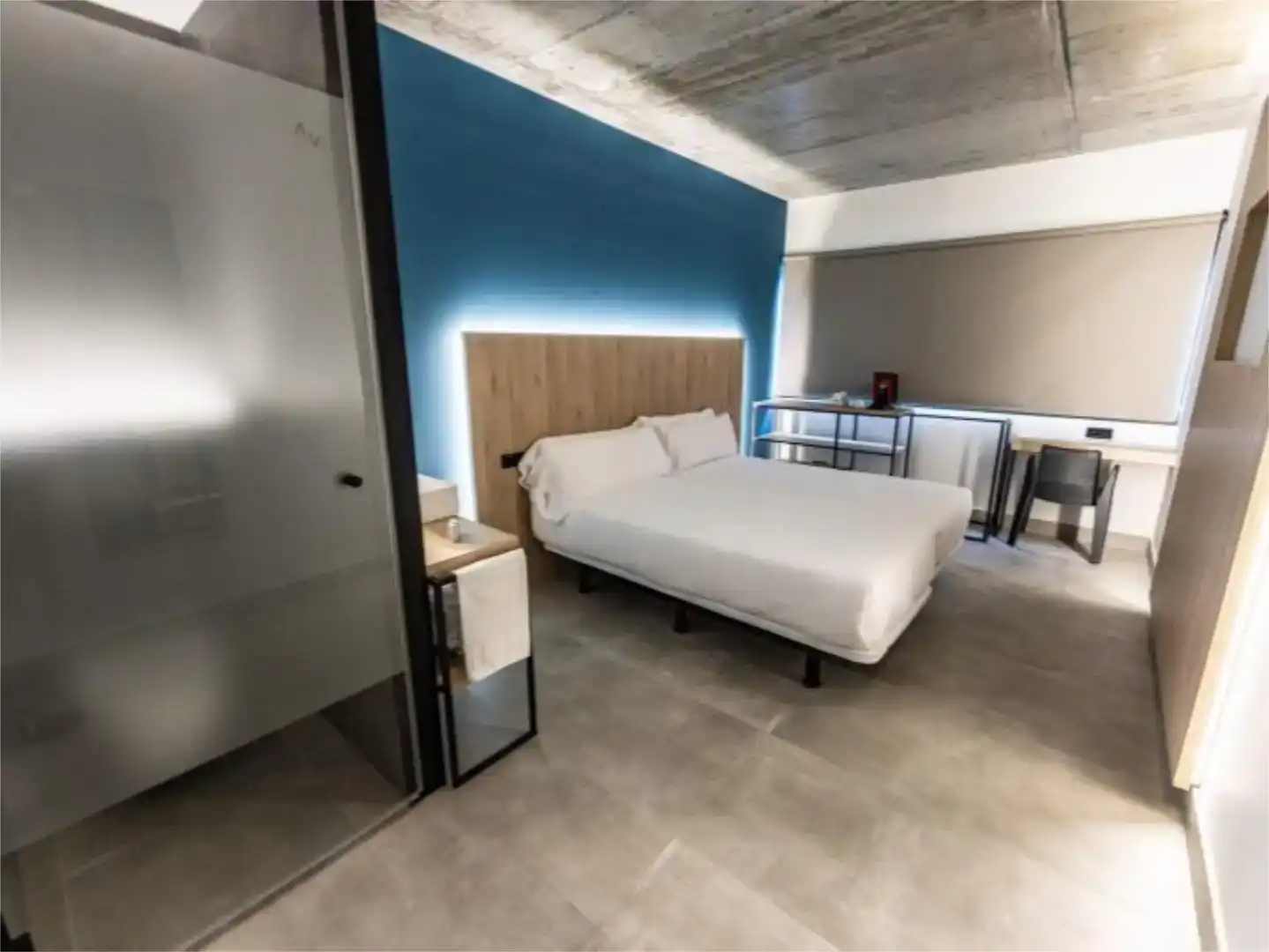 Schlafzimmer von Geschaftsraum zum Verkauf in Camariñas mit Klimaanlage, Parkett und Möbliert