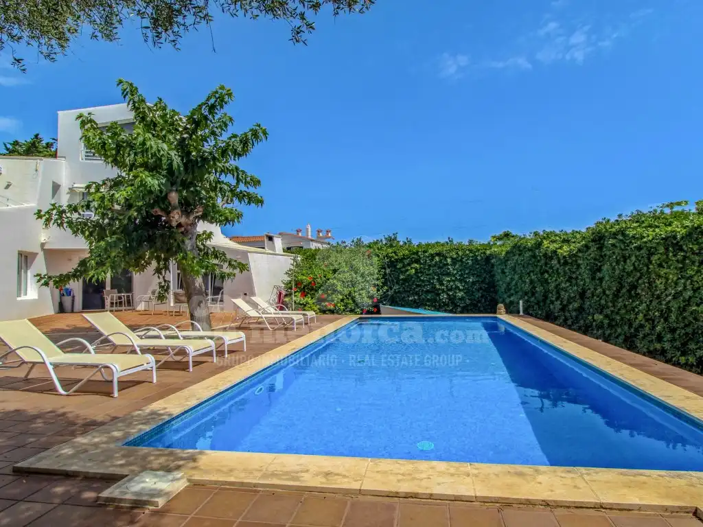 Vista exterior de Casa o xalet en venda en Es Castell amb Aire condicionat, Calefacció i Jardí privat