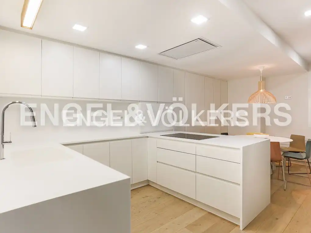 Küche von Wohnung zur Miete in Valencia mit Klimaanlage, Heizung und Parkett