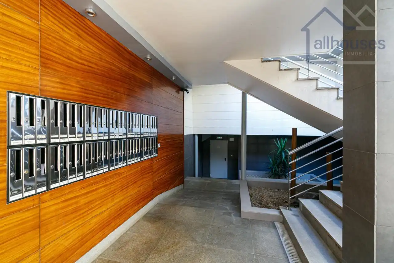 Apartamento en venta en Vigo  con Calefacción, Piscina y Amueblado