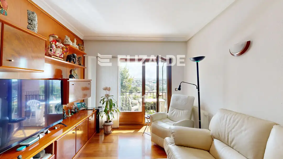 Sala de estar de Piso en venta en Donostia - San Sebastián  con Calefacción, Jardín privado y Terraza