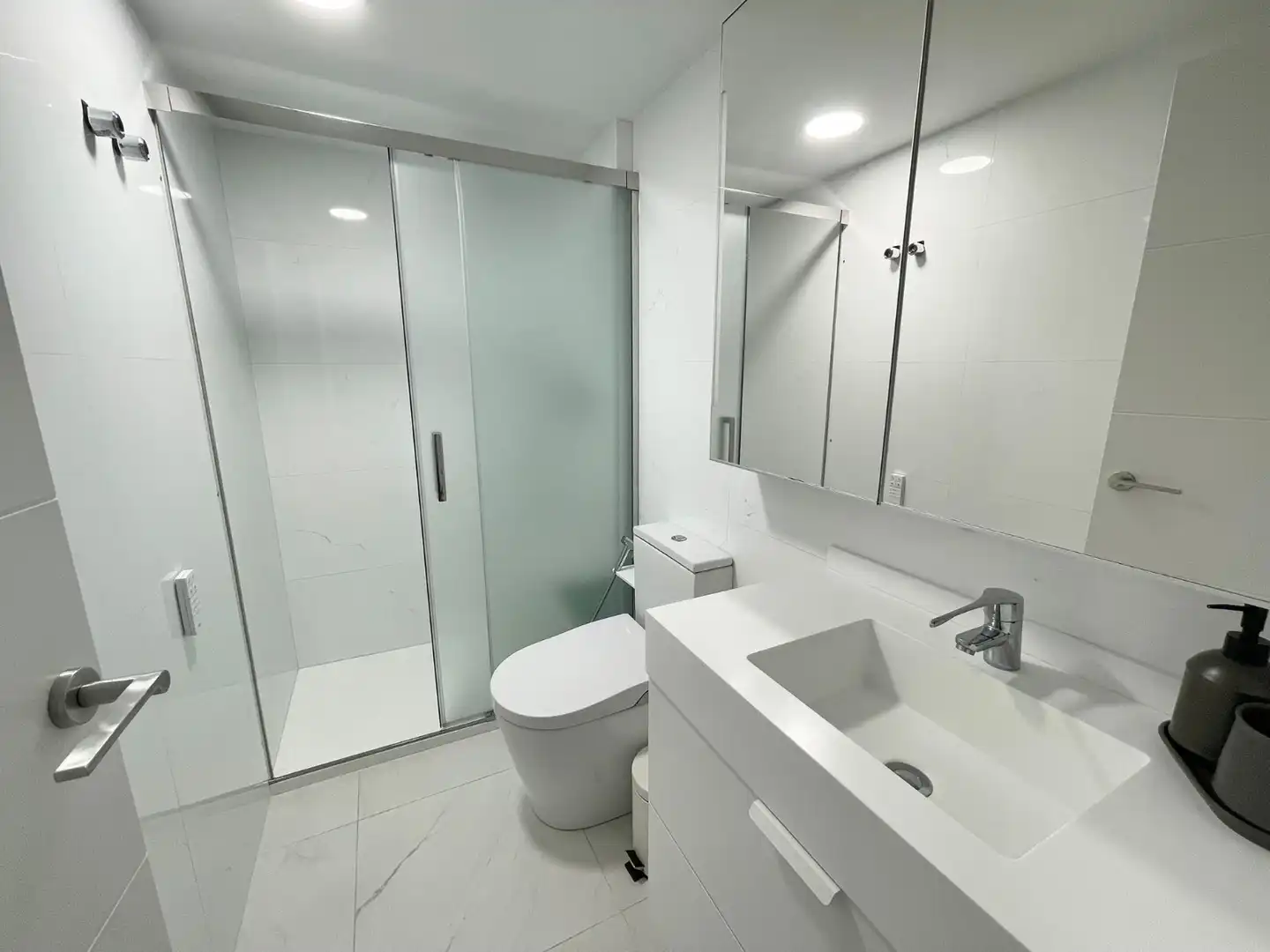 Baño de Dúplex de alquiler en Marbella con Aire acondicionado, Terraza y Amueblado
