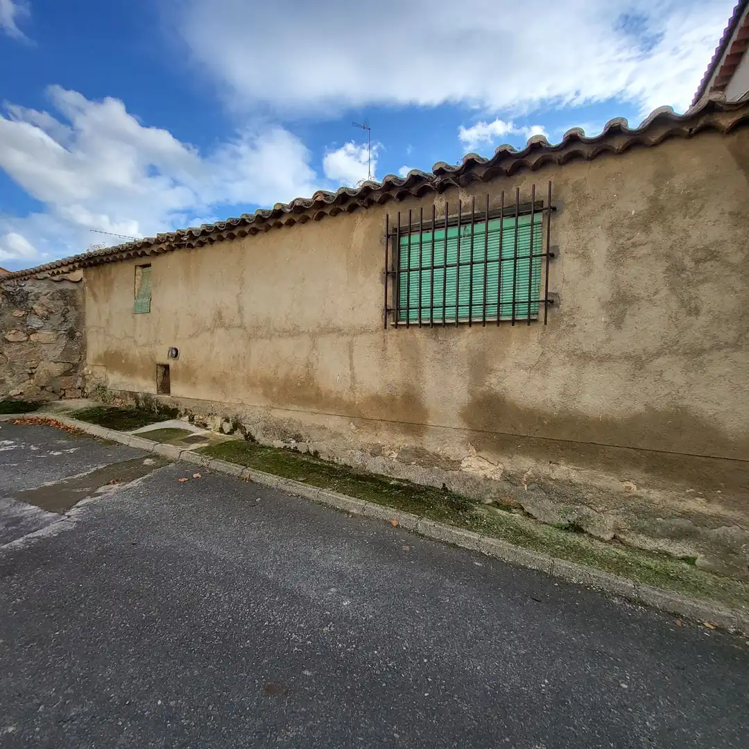 Vista exterior de Casa o xalet en venda en Muñogalindo amb Calefacció i Traster
