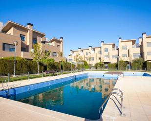 Swimming pool of Single-family semi-detached for sale in  Zaragoza Capital  with Air Conditioner, Heating and Private garden