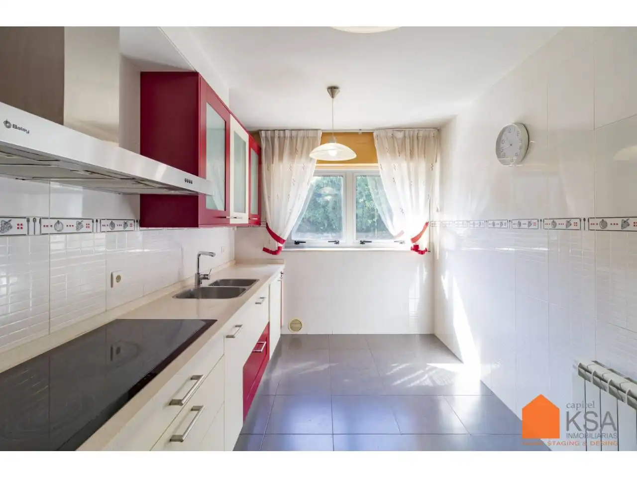 Cocina de Casa adosada en venta en Santiago de Compostela  con Jardín privado, Parquet y Terraza