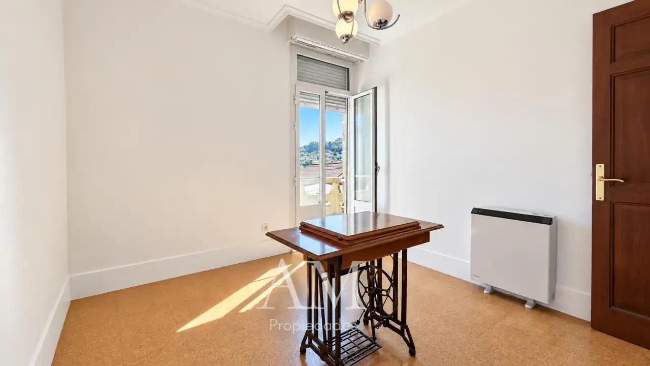 Habitación de Casa o chalet en venta en Vigo  con Calefacción, Jardín privado y Terraza