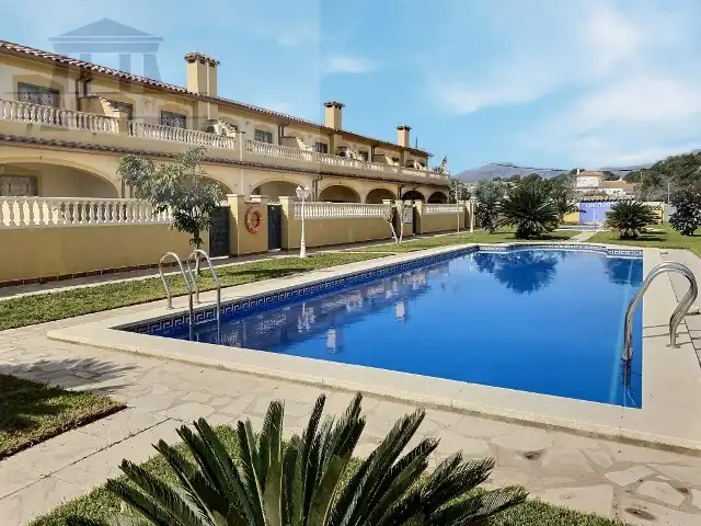 Maison mitoyenne avec piscine à vendre à Miami Platja