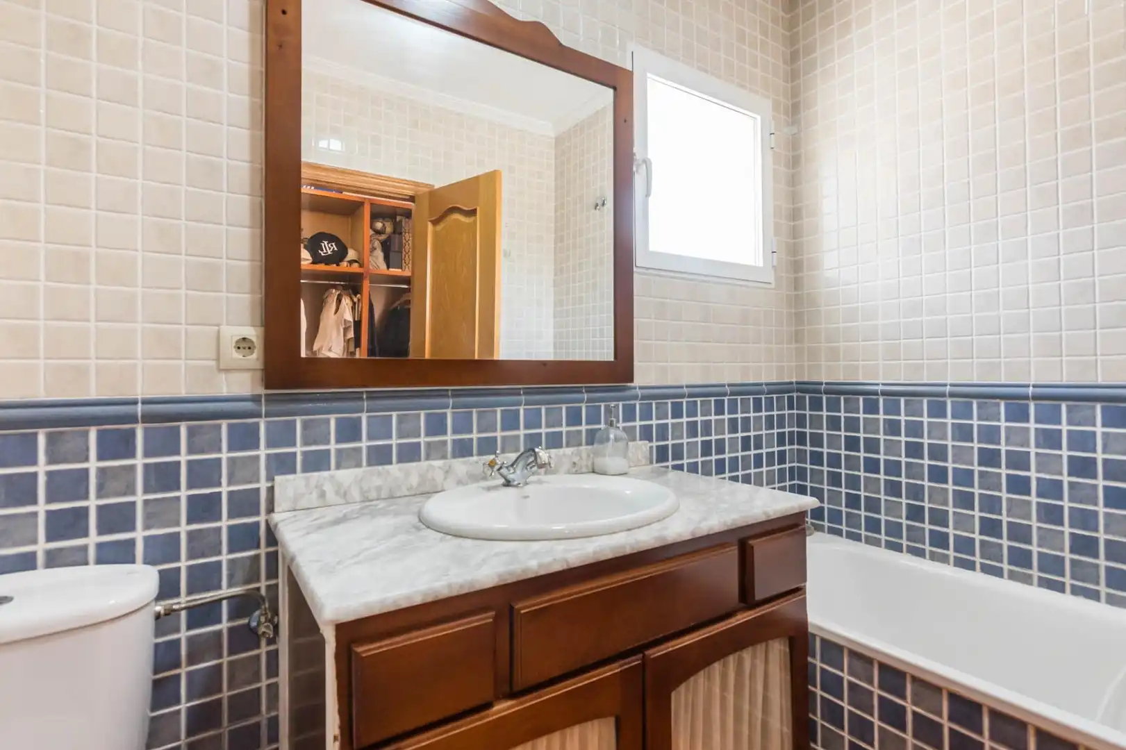 Bathroom of Duplexes for sale in Beniel  with Air Conditioner, Terrace and Storage room