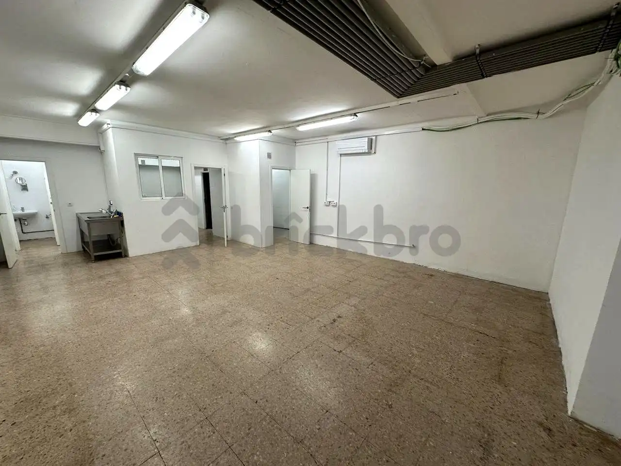 Exterior view of Commercial properties for sale in Barcelona  with Air Conditioner